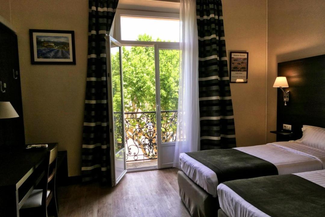 Univers Hotel 2*